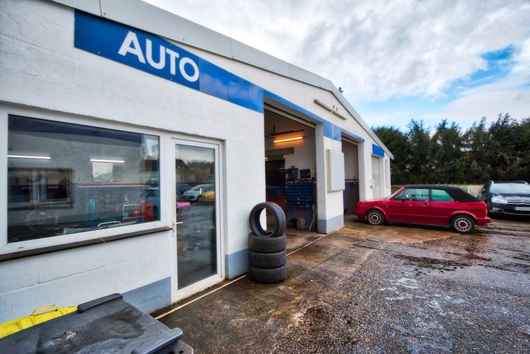 Einblick in die Werkstatt von Autotechnik Hoppe in Viersen